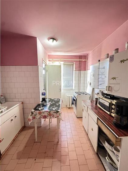 DAMBOVITA - 2 CAMERE - BLOC IZOLAT - ETAJ INTERMEDIAR - DE RENOVAT - 3