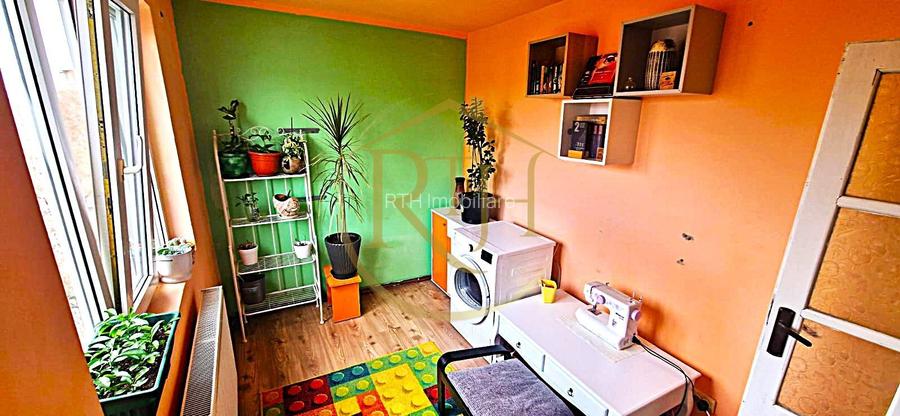 Vand apartament cu 4 camere in zona spitalul judetean,comision ,,0'' - 11