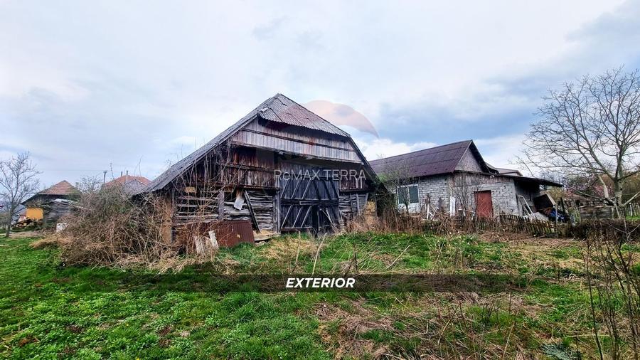 Casă din cărămidă cu teren generos de 2460 mp și anexe, în Borlești - 17