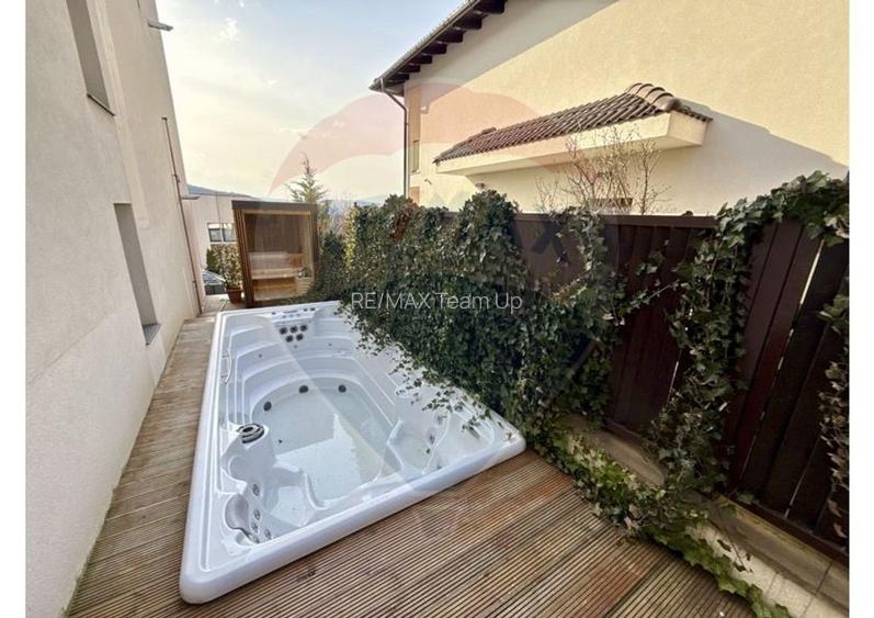 Vilă ultrafinisată cu două unități locative în zona Gruia - 18