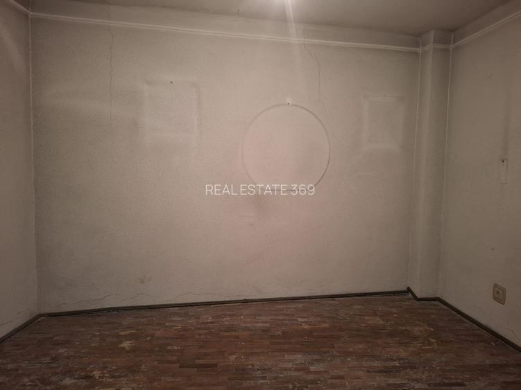 URGENT!, TEREN IN PROPRIETAE, RENOVATA IN 1996, NEGOCIABIL - 8