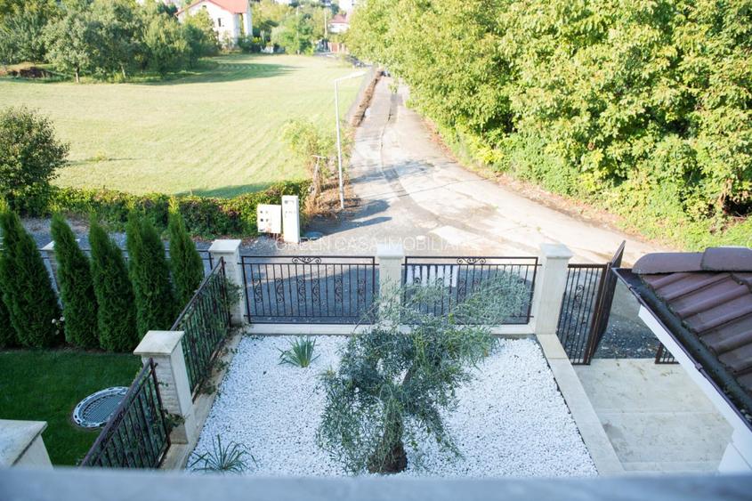 Casă superfinisată, complet mobilată, cu piscină încălzită – 5 camere, 5 băi - 2