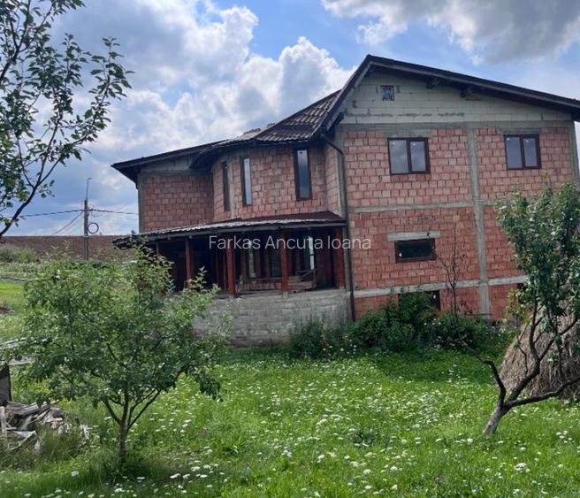 Casǎ spațioasă de vânzare  demisol, parter , etaj  - 7