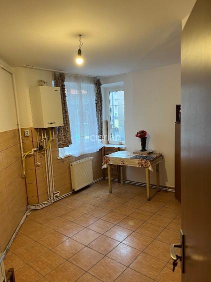 Persoană fizică ofer spre închiriere apartament 3 camere ultracentral - 2