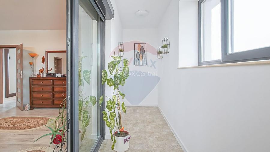 Casă premium cu 270 mp utili, 7 camere ,curte generoasă în Bartolomeu - 11
