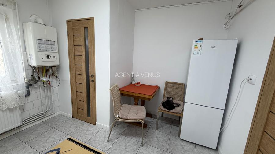 Apartament cu 3 camere, 2 bai si 2 balcoane, decomandat et , cartier MV1 - 3