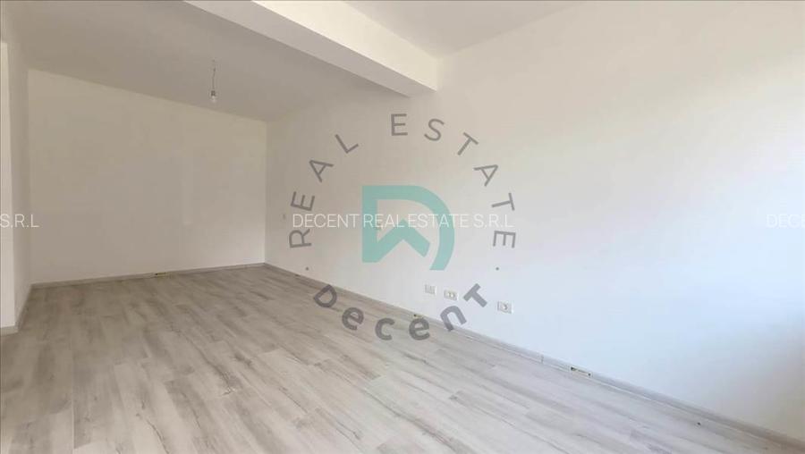 Studio,  47 mp, Tractorul - 13