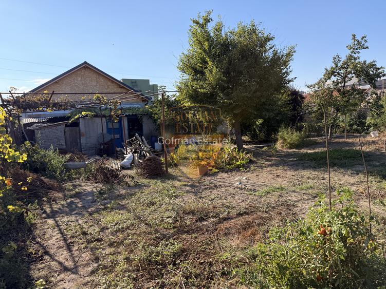 Casă cu teren generos de 1.400 mp – Palazu Mare,