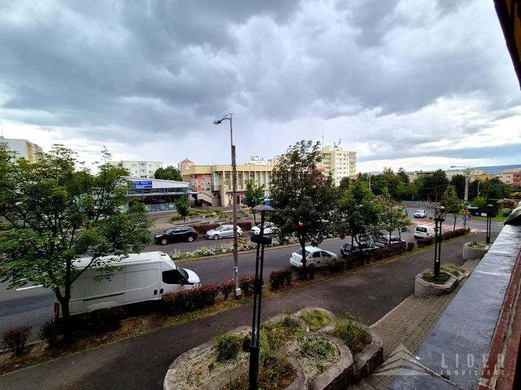 Apartament cu 3 camere decomandat zona Piata Zorilor etaj 1
