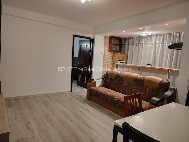 Eroii Revolutiei, doua minute metrou - 4