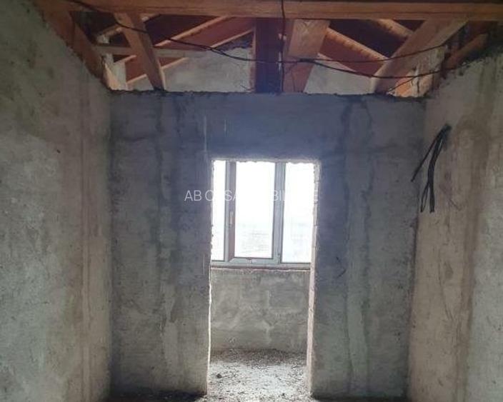 Casă individuală, P+M, la gri, în loc Ivanda, la 30 km de Timișoara, comision 0% - 5