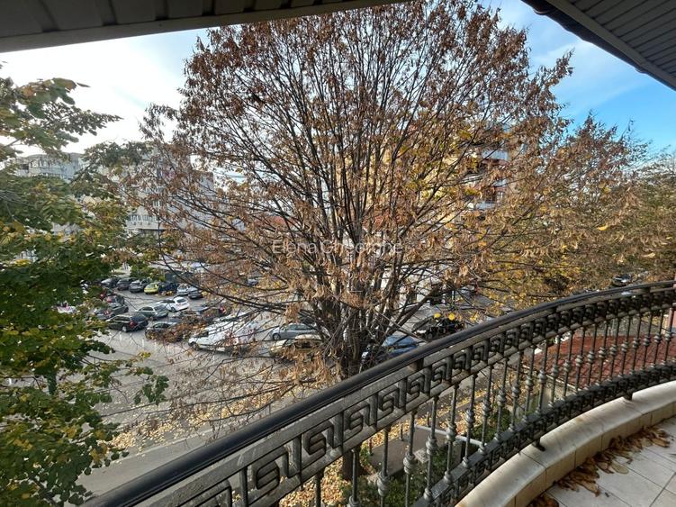 Apartament 4 camere spatios , zona Trocadero  - 5