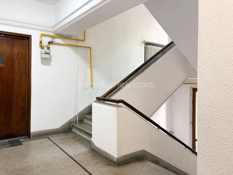 APARTAMENT CU 3 CAMERE DECOMANDAT AFLAT LANGA PIATA AMZEI - RETRAS DE LA STRADA - 4