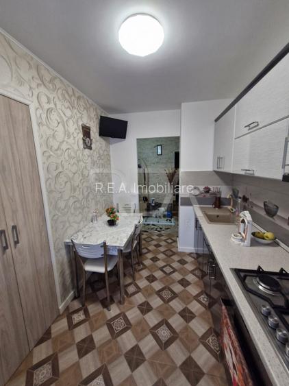 Apartament cu 3 camere foarte aproape de statia de metrou 1 Decembrie 1918 - 8