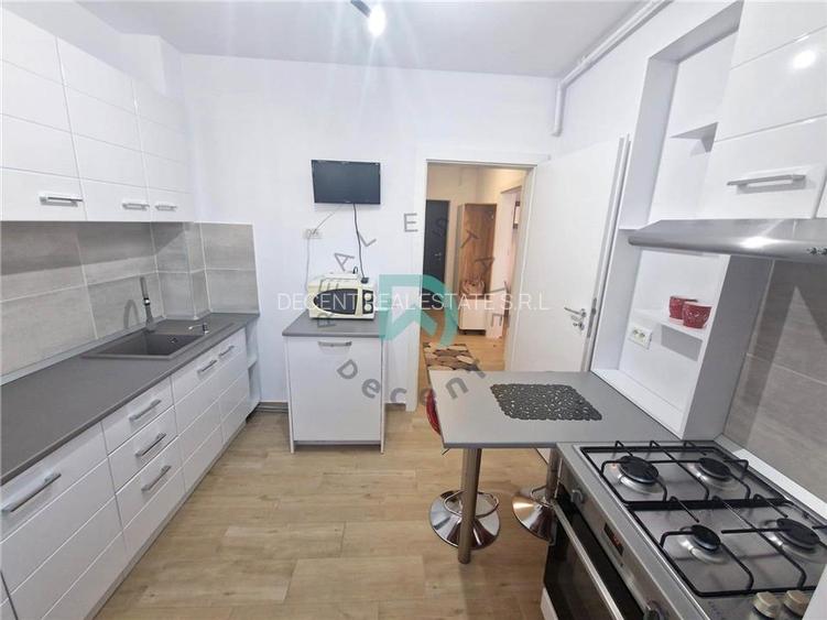 Garsoniera Coresi, mobilata, utila, parcare Tractorul - 8