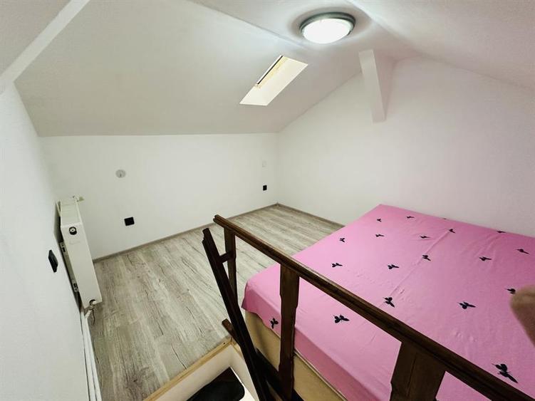 Apartament modern 2 camere la mansarda zona Semaforului
