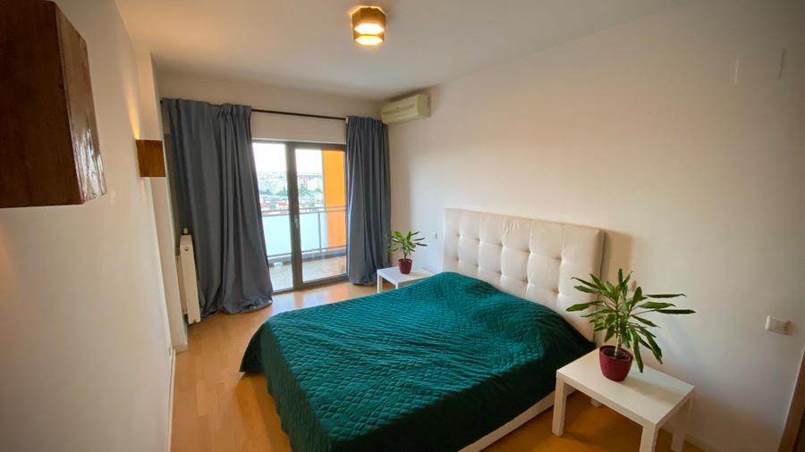 Închiriez apartament cu 3 camere etajul 20