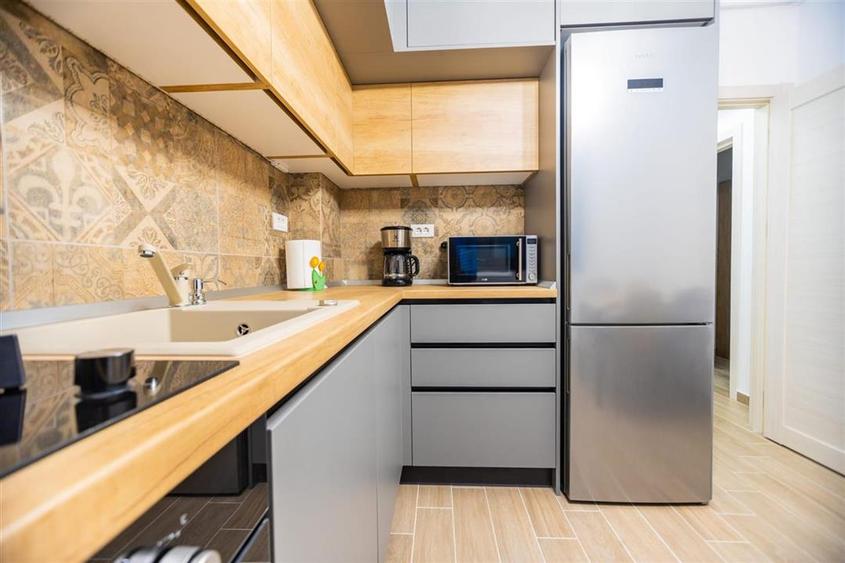 Apartament modern cu parcare subterana de 2 camere zona Coresi