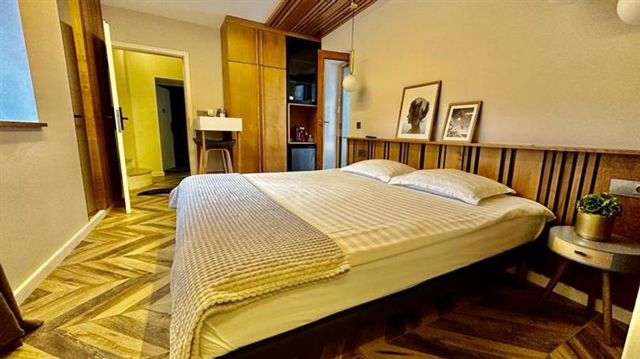 Afacere regim hotelier, doua unitati, zona Piata Unirii-Brasov