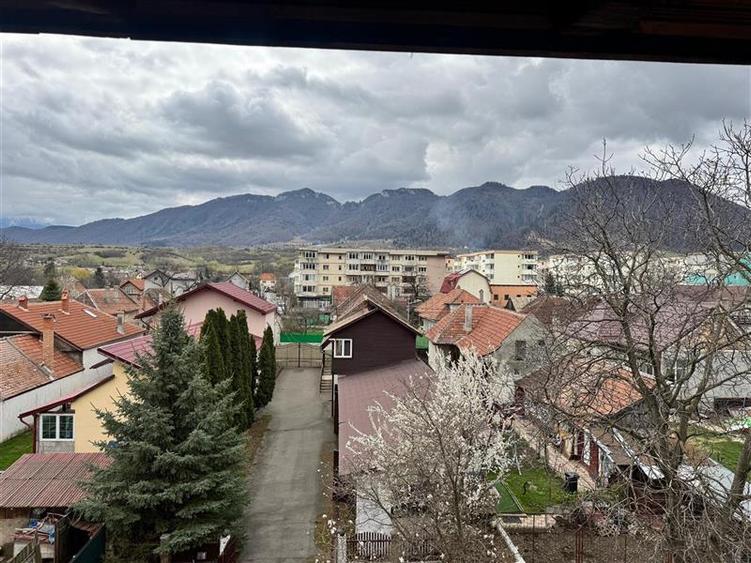Doua case de vanzare, teren 800 mp, Zarnesti, Brasov