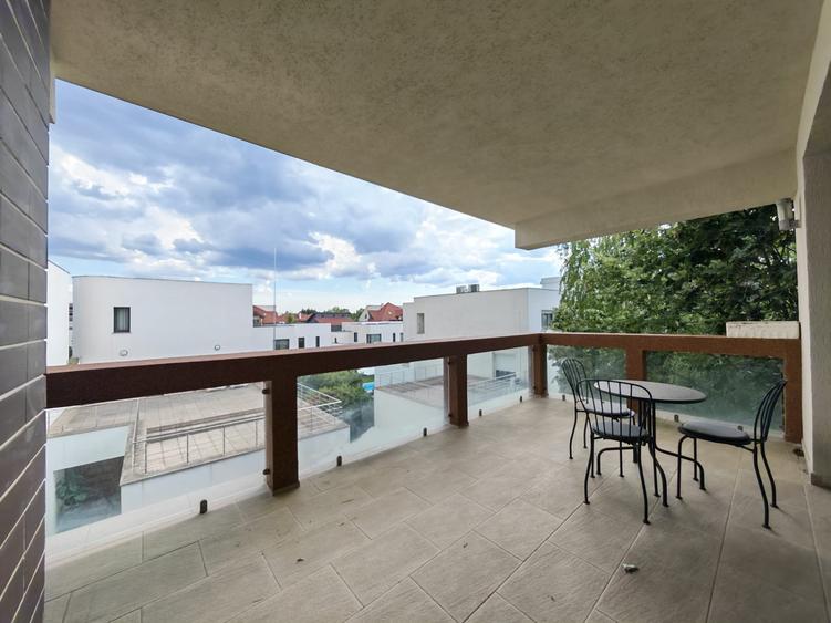 Apartament foarte spațios lângă Pădurea Băneasa | Spații de depozitare | Parcare
