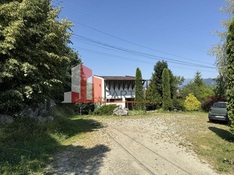 AFACERE LA CHEIE BRAN | PENSIUNE COMPLET ECHIPATĂ | VEDERE PIATRA CRAIUlU