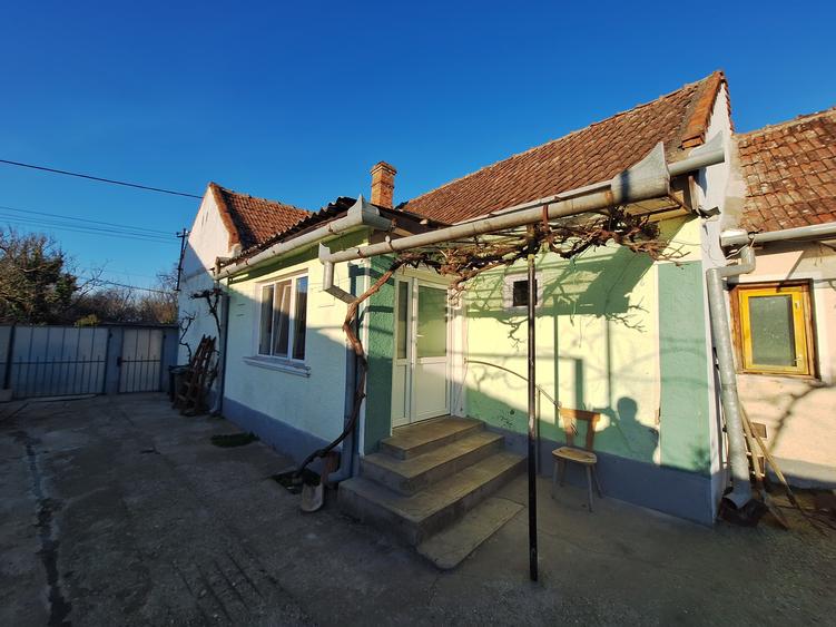 Casa cu teren 5000mp în Sacadat