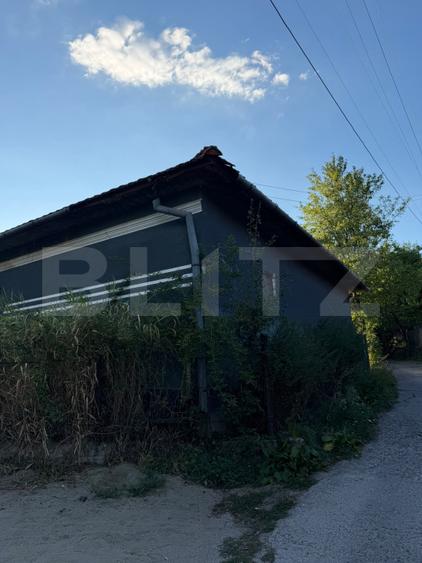 Casă de vânzare cu teren-ideală pentru o familie într-o zonă liniștită