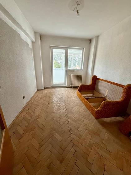Apartament cu 3 camere, decomandat, Cetate, pret 79.000