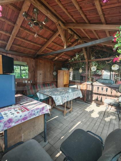 Casa batraneasca renovabila, 1.033 mp teren, zona Poiana