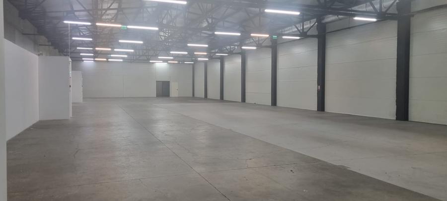 Spatiu comercial zona Coresi,suprafata 1188 mp, open space, parcare, avizat ISU!