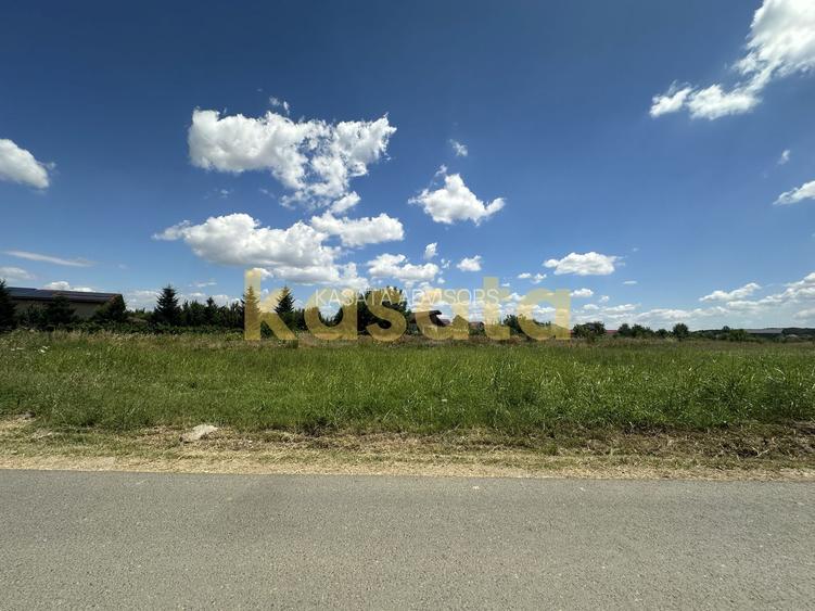 🏠 Teren intravilan 405 mp în Tegheș | Zonă în dezvoltare | Loturi - 3