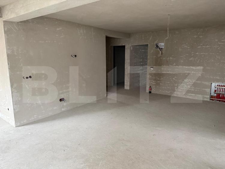 Apartament 4 camere, semifinisat cu garaj si boxa, zona Bradet