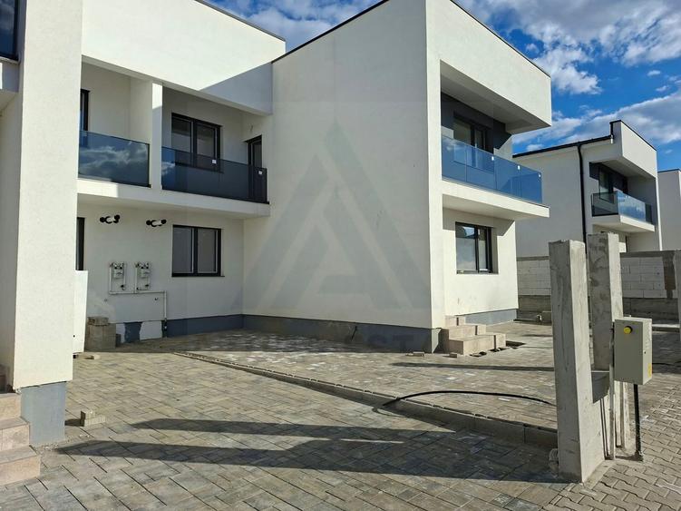 Casa moderna 4 camere 2 bai 2 balcoane si teren 140 mp in Arhitectilor