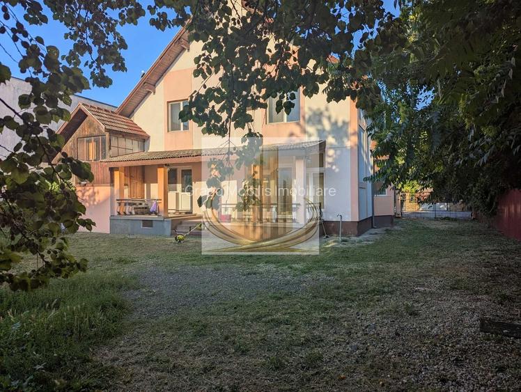 Vilă pentru Activități Comercia –5 Camere, Curte500 MP – Zona Aradului - 2