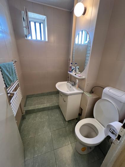 INCHIRIEZ apartament 3 camere semidecomandat, zona Milea