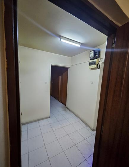 Chisinau stradal, vedere spate, dec, partial renovat, parculet, 1977 reabilitat
