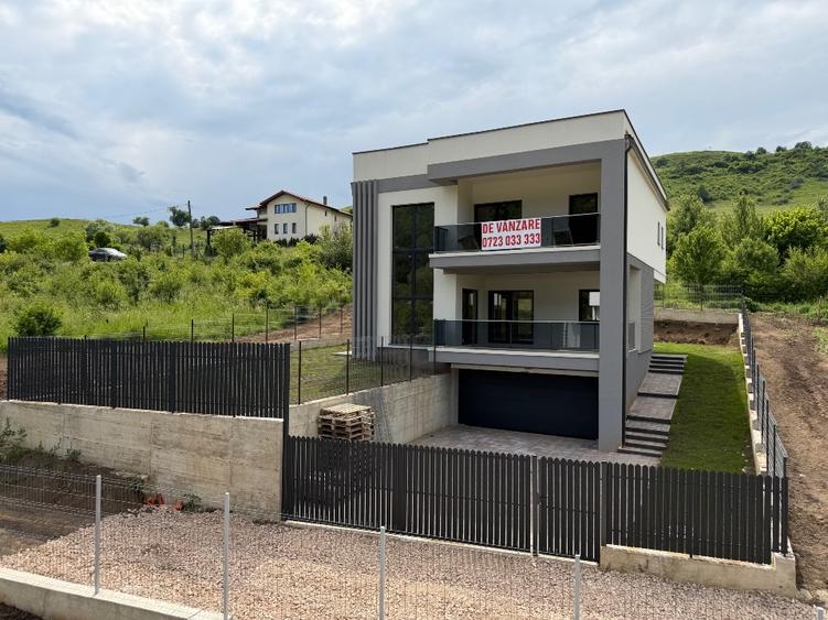 Vand casa finalizata cu CF in zona Roat,Faget