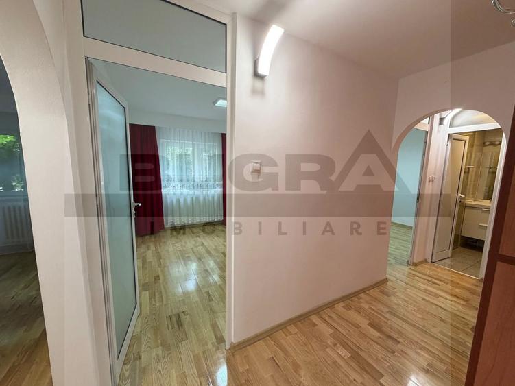 Apartament de 4 camere, decomandat, 95mp, parcare, zona Piata Zorilor