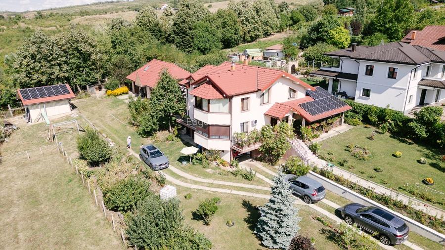 Proprietate deosebită în Bucium - 4