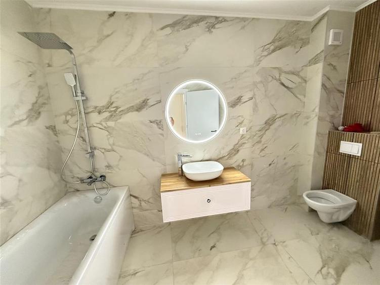 Apartament 3 camere cu balcon si parcare pe Doamna Stanca