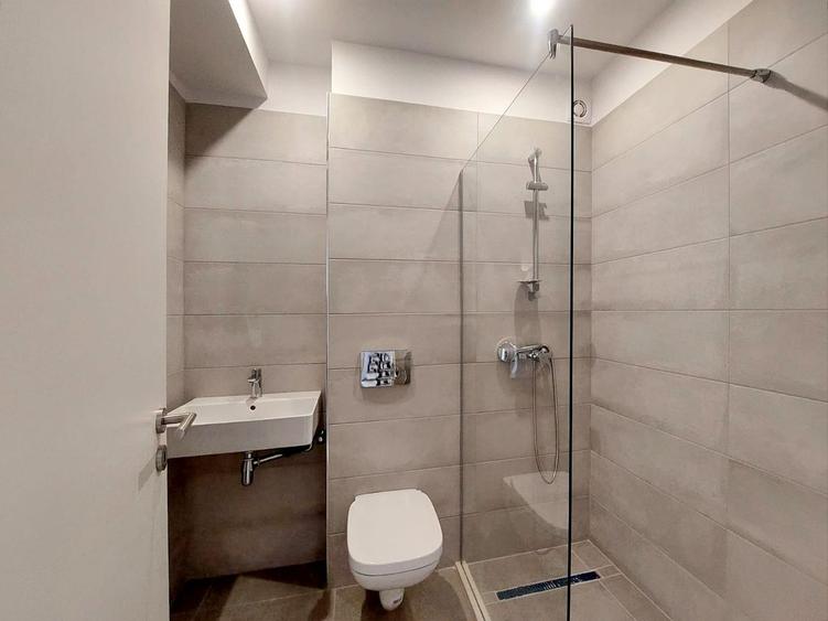3 Camere, Modern, complet finisat + terasă