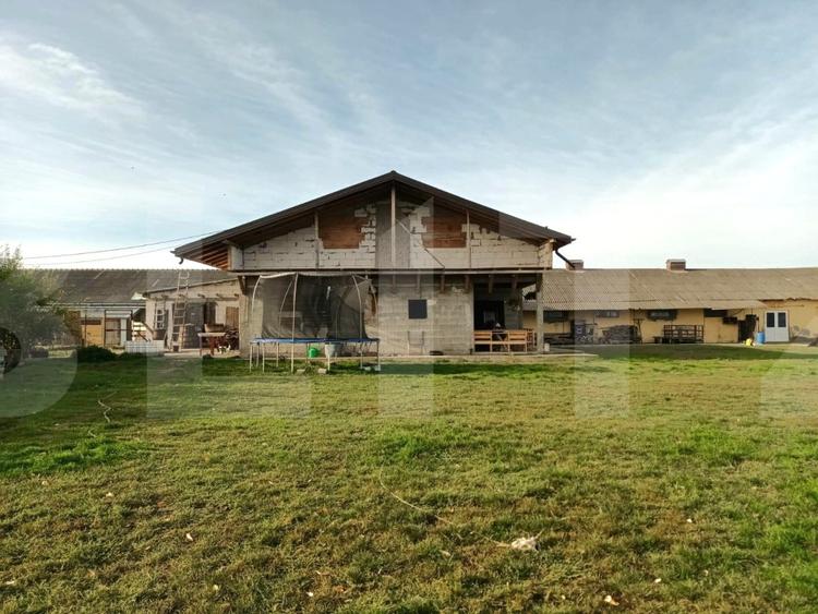 Proprietate cu casă la roșu și teren 5.500 mp – Zăicești