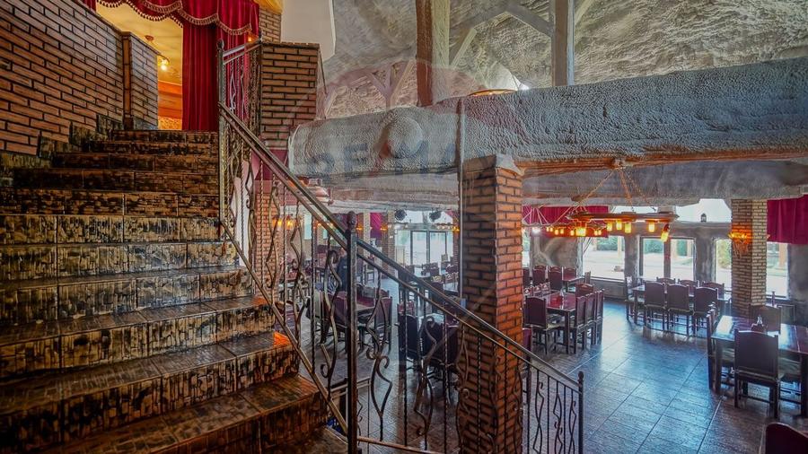 Complex turistic + restaurant la intrare Bran – 47 camere 11.627 mp
