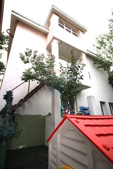Vila de vanzare S+P+1+M Drumul Taberei Bucuresti