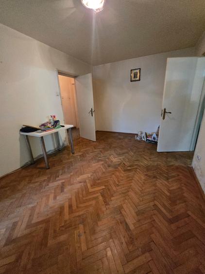 APARTAMENT DE VÂNZARE CU DOUĂ CAMERE IN ZONA PAJURA SEC.1