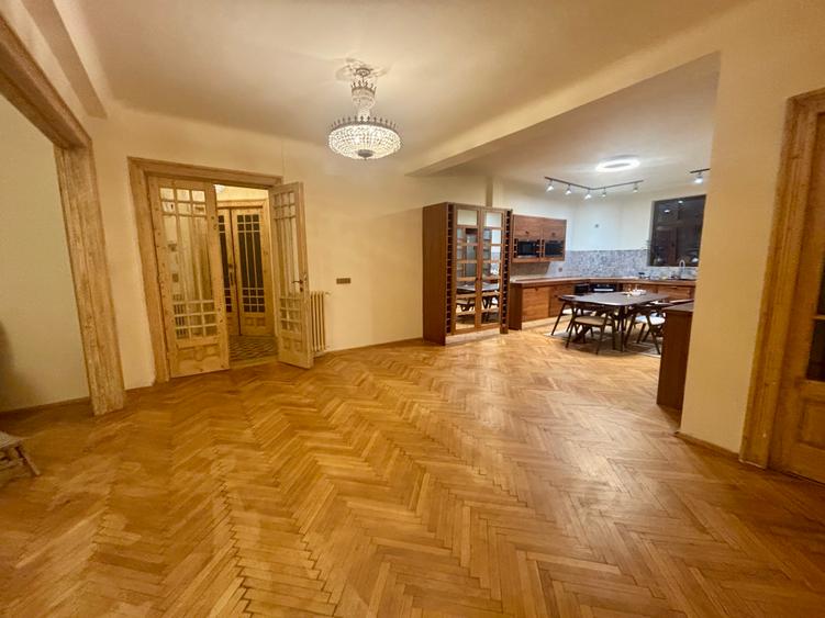 Inchiriere apartament cu 4 camere cu vedere in Parcul Cismigiu