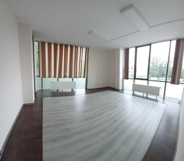 Spatiu comercial pretabil birouri-cabinete