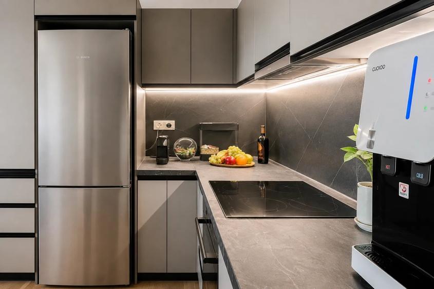 PIATA ROMANA - APARTAMENT CU 3 CAMERE - MOBILAT SI UTILAT
