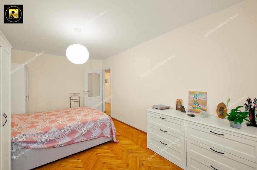 Vanzare apt 4 camere transformat in 3 camere, sup.85mp, in Galati,Piata Centrala
